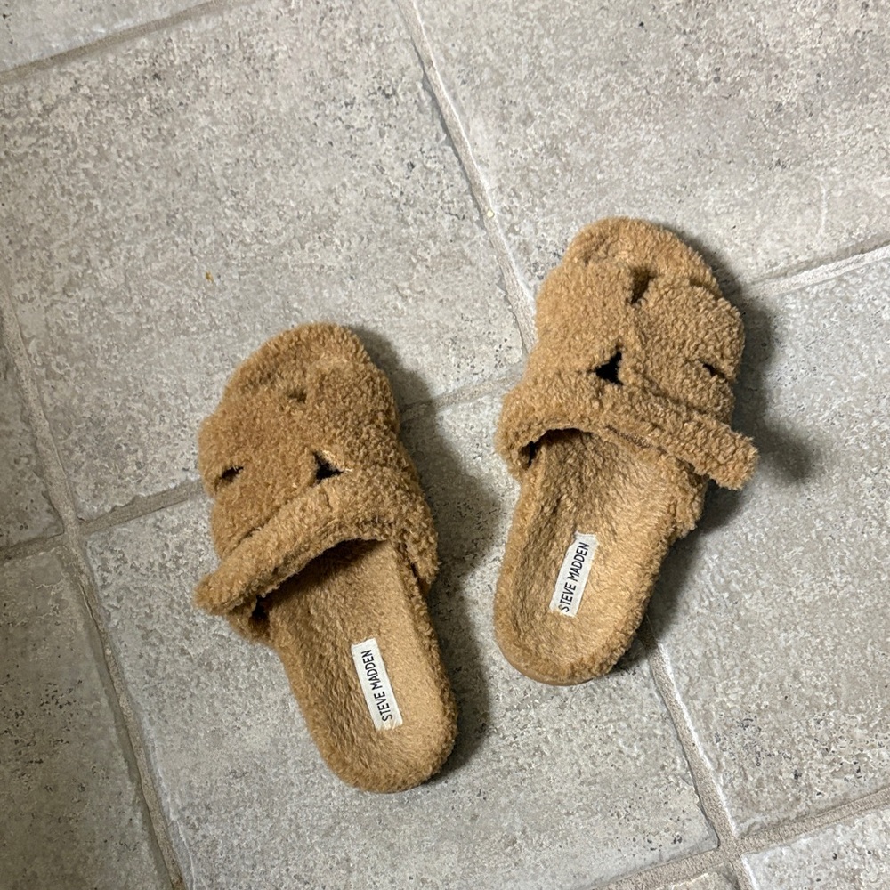 Steve Madden Tan Fuzzy Slippers